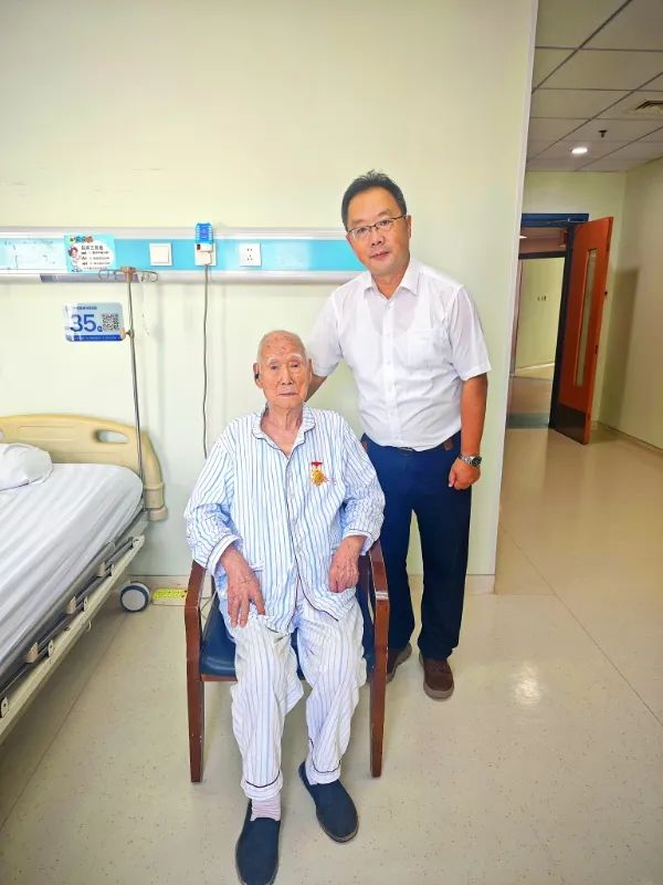 津投資本系統6名抗戰(zhàn)老兵榮獲“中國人民抗日戰(zhàn)爭勝利80周年”紀念章